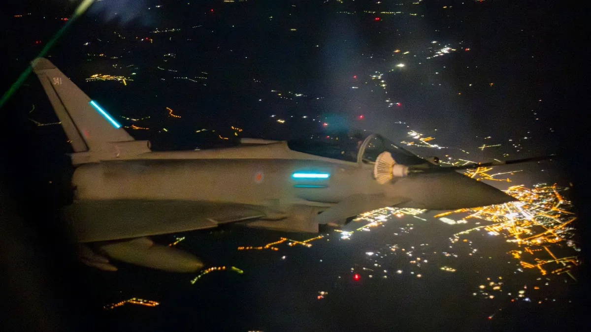 Máy bay chiến đấu của Anh bảo vệ bầu trời Ba Lan sau vụ UAV của Nga xâm nhập - Ảnh 1.