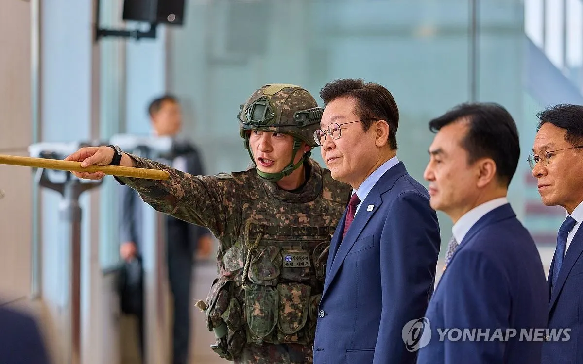 Tổng thống Hàn Quốc cam kết xây dựng quân đội thông minh, độc lập bằng cải cách quốc phòng  - Ảnh 1.