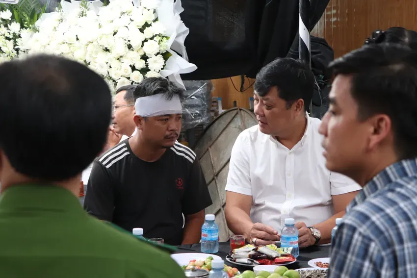 Lãnh đạo TP Hồ Chí Minh thăm hỏi gia đình nạn nhân vụ tai nạn làm 3 mẹ con tử vong - Ảnh 2.