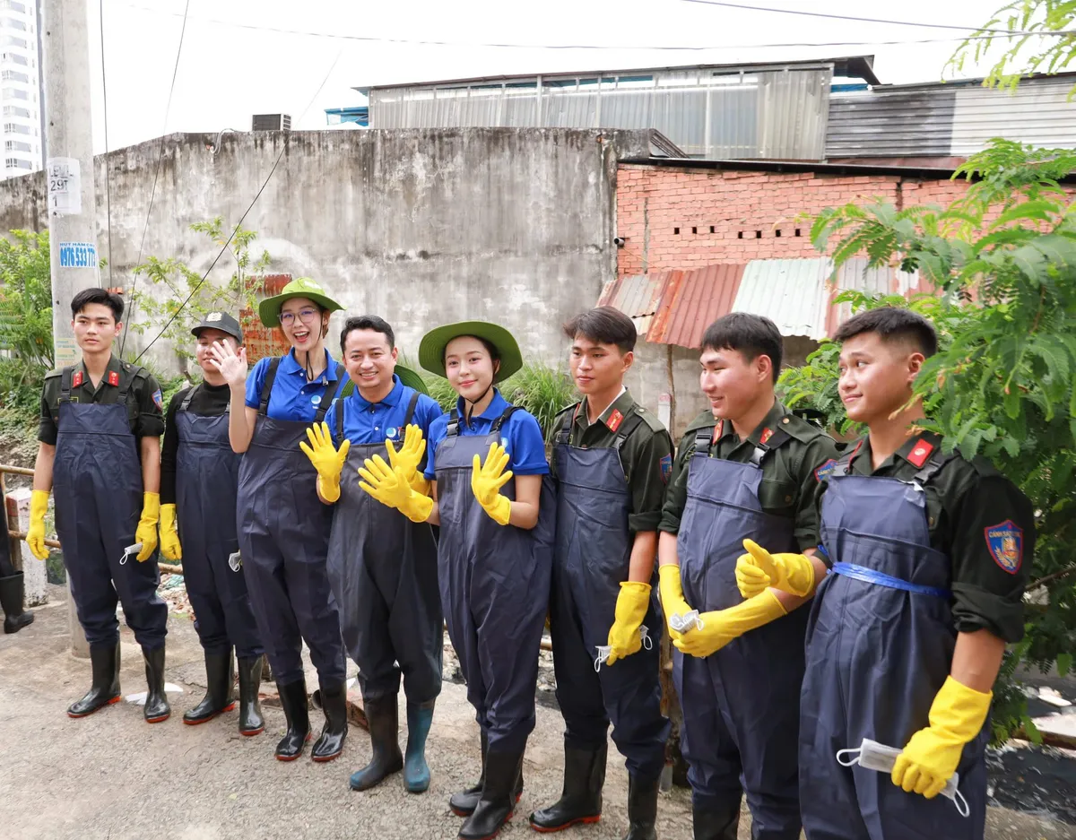 37.000 thanh niên TP Hồ Chí Minh vớt rác, khơi kênh  trong ngày Chủ Nhật Xanh - Ảnh 8.