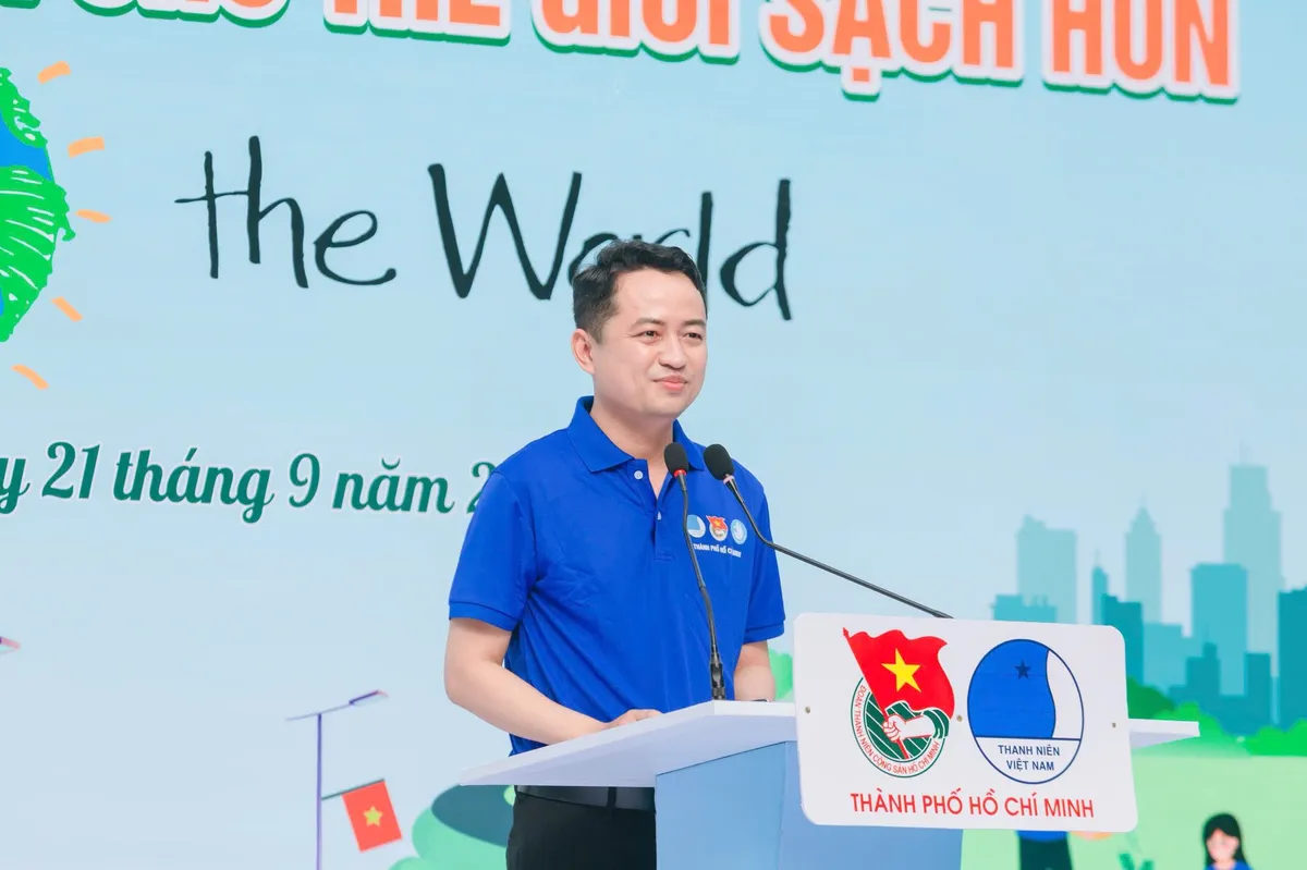 37.000 thanh niên TP Hồ Chí Minh vớt rác, khơi kênh  trong ngày Chủ Nhật Xanh - Ảnh 2.