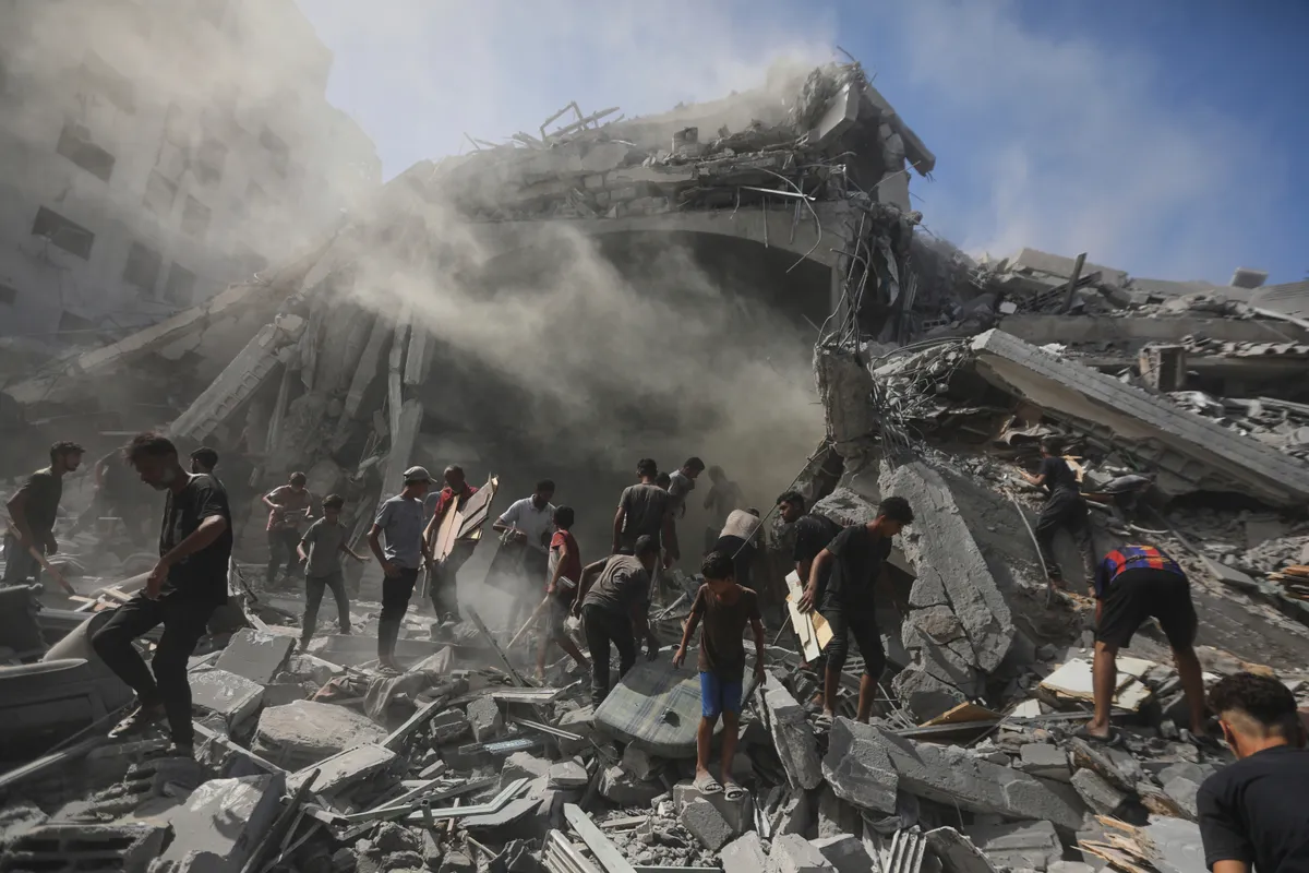 Israel tiếp tục tấn công thành phố Gaza, ít nhất 60 người Palestine thiệt mạng  - Ảnh 1.