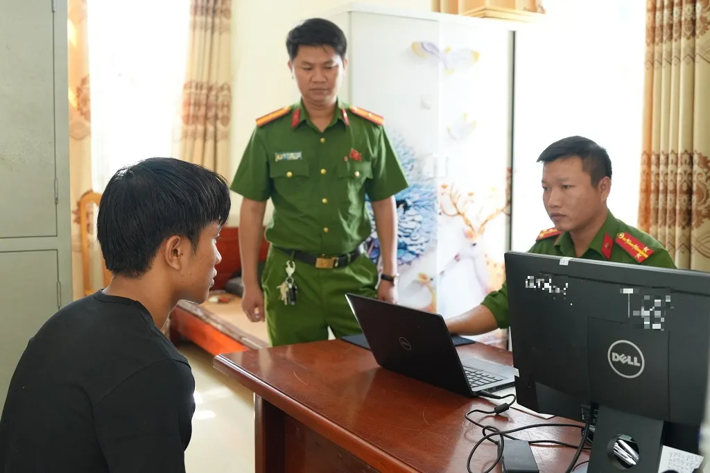 Bắt 16 thanh, thiếu niên mang hung khí rượt đuổi người đi đường ở Nghệ An - Ảnh 3.