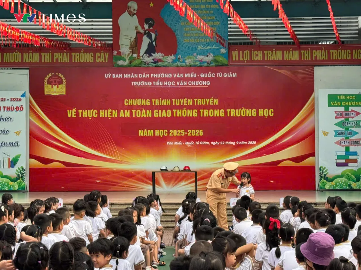 Hà Nội: Phổ biến kiến thức, kỹ năng an toàn giao thông đến hơn 11.000 học sinh - Ảnh 2.