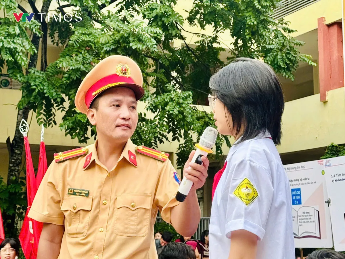 Hà Nội: Phổ biến kiến thức, kỹ năng an toàn giao thông đến hơn 11.000 học sinh - Ảnh 5.