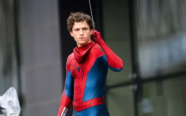 Tom Holland trên phim trường "Spider-Man: Brand New Day". (Ảnh: GC Images)