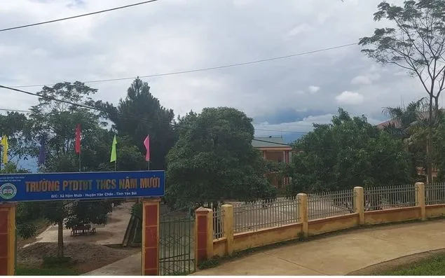 Trường học, nơi xảy ra vụ sập trụ cổng khiến 2 trẻ em tử vong. Ảnh: MXH Trường học, nơi xảy ra vụ sập trụ cổng khiến 2 trẻ em tử vong. Ảnh: MXH