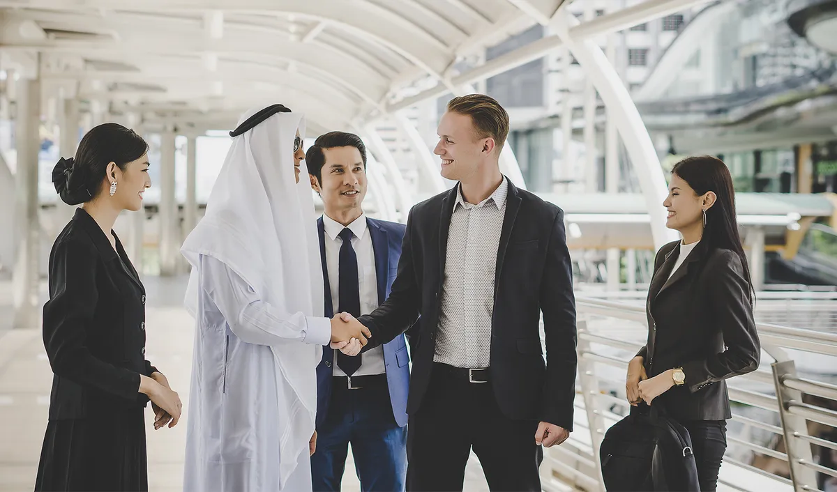 Các nước vùng Vịnh có thêm cơ hội thu hút nhân tài từ Mỹ - Ảnh 1.