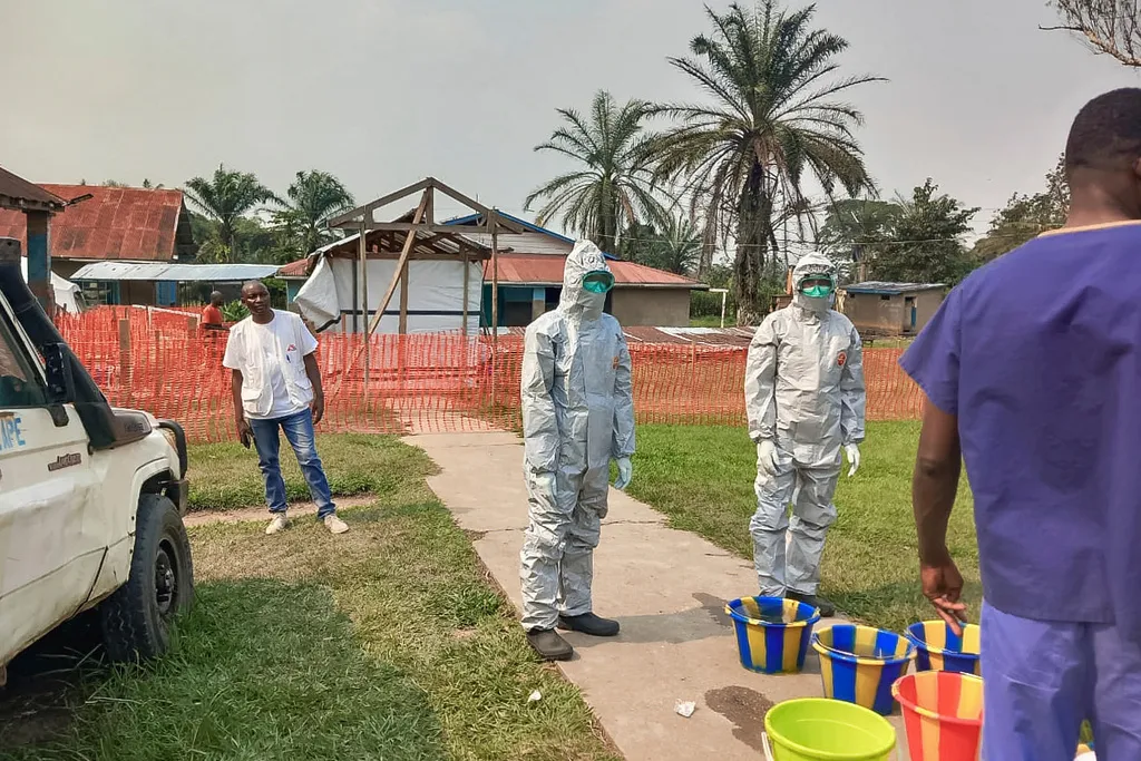 Dịch Ebola bùng phát trở lại tại Cộng hòa Dân chủ Congo - Ảnh 1.