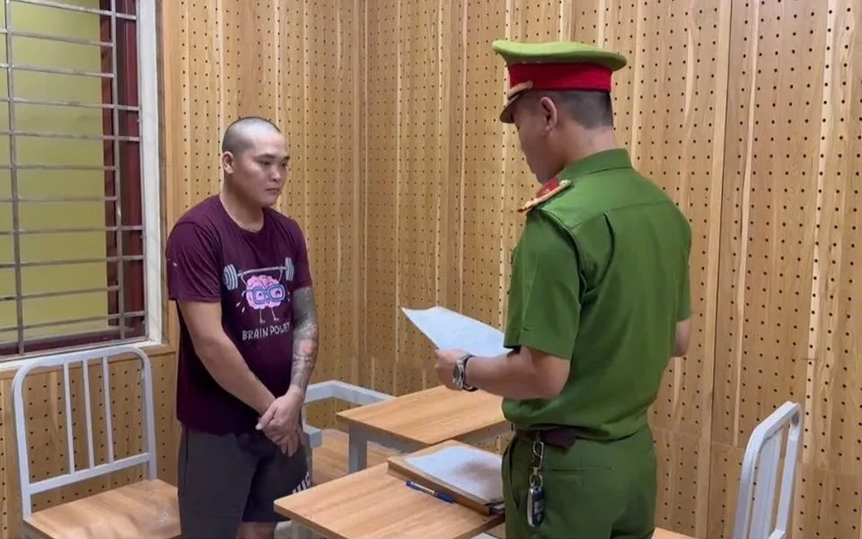Công an tỉnh Bắc Ninh đọc quyết định khởi tố bị can, lệnh tạm giam đối với Triệu Xuân Tiến Công an tỉnh Bắc Ninh đọc quyết định khởi tố bị can, lệnh tạm giam đối với Triệu Xuân Tiến