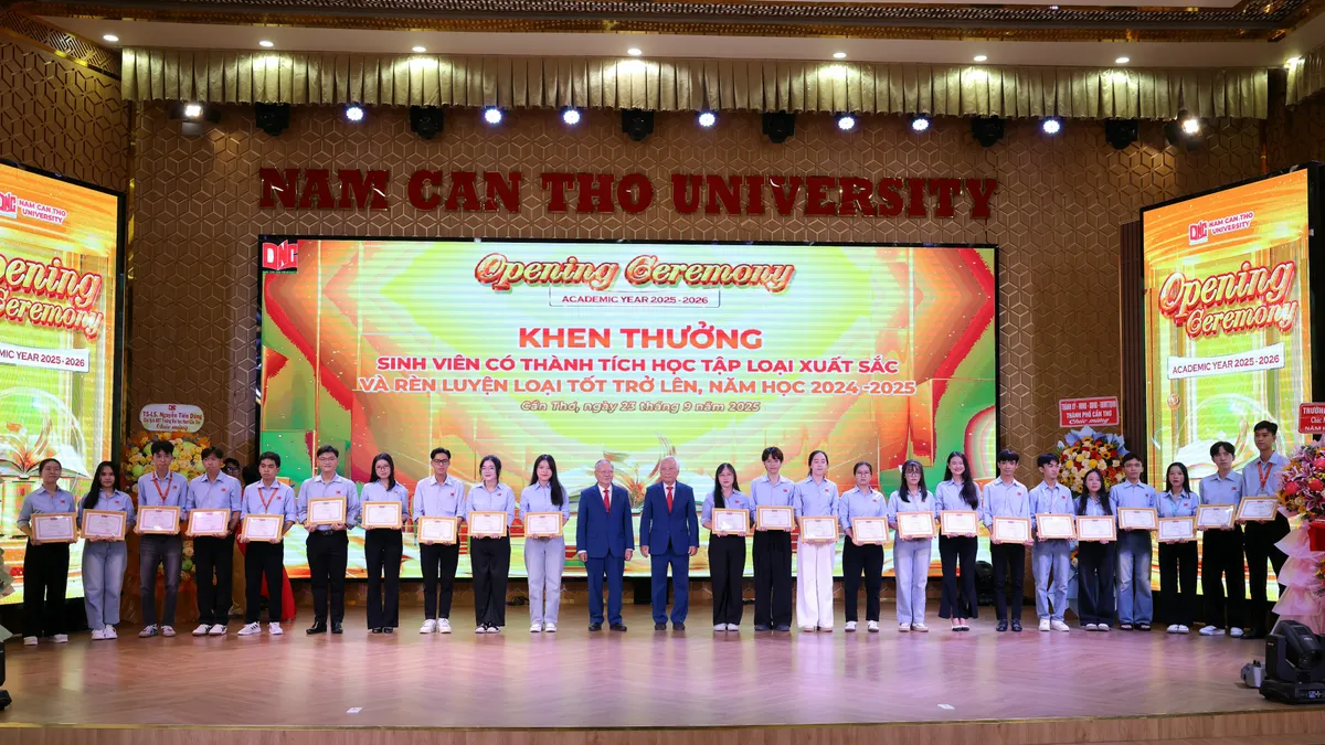 Đại học Nam Cần Thơ trao hàng tỷ đồng học bổng trong lễ Khai giảng- Ảnh 1. Đại học Nam Cần Thơ trao hàng tỷ đồng học bổng trong lễ Khai giảng- Ảnh 1.