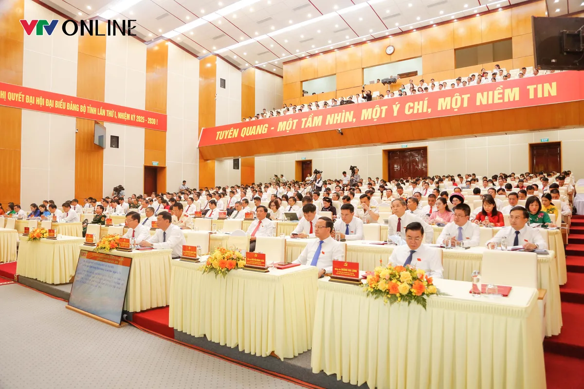 Đại hội Đảng bộ tỉnh Tuyên Quang lần thứ I: Thông qua danh sách Đoàn Chủ tịch- Ảnh 3. Đại hội Đảng bộ tỉnh Tuyên Quang lần thứ I: Thông qua danh sách Đoàn Chủ tịch- Ảnh 3.