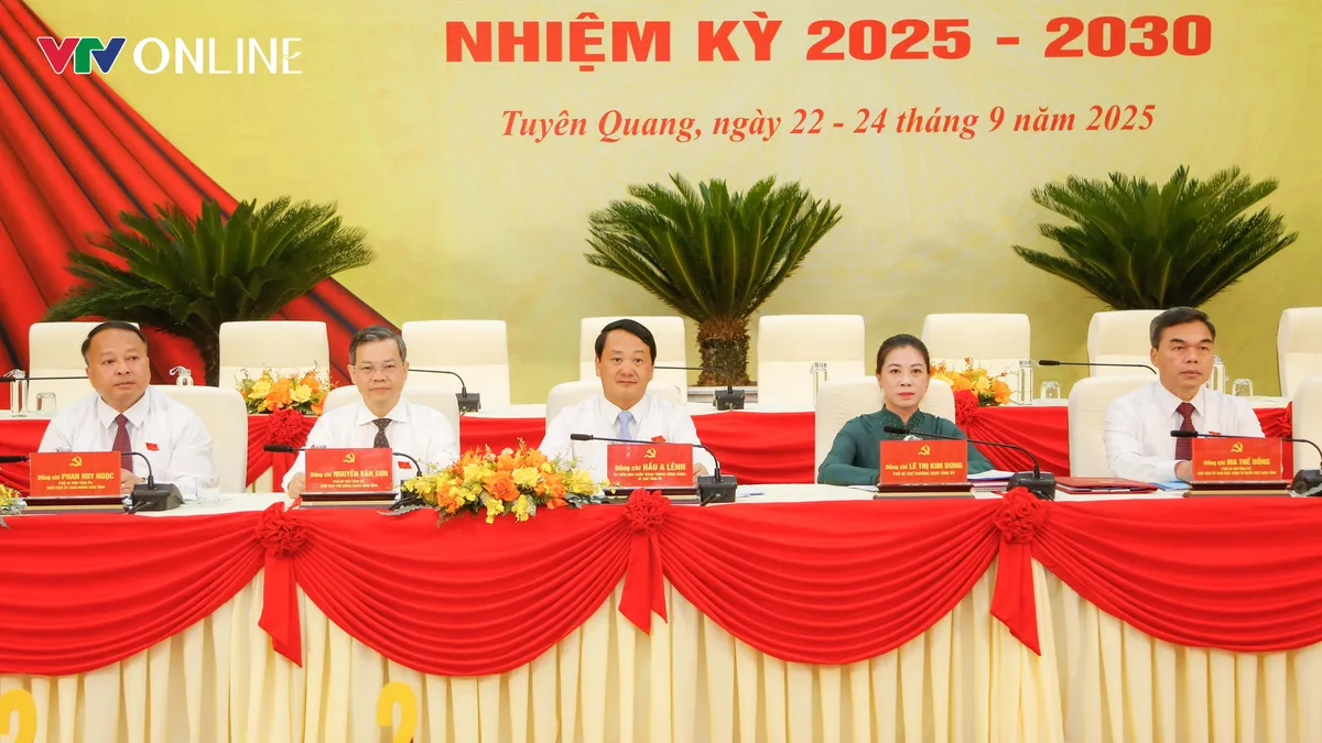 Đại hội Đảng bộ tỉnh Tuyên Quang lần thứ I: Thông qua danh sách Đoàn Chủ tịch- Ảnh 1. Đại hội Đảng bộ tỉnh Tuyên Quang lần thứ I: Thông qua danh sách Đoàn Chủ tịch- Ảnh 1.