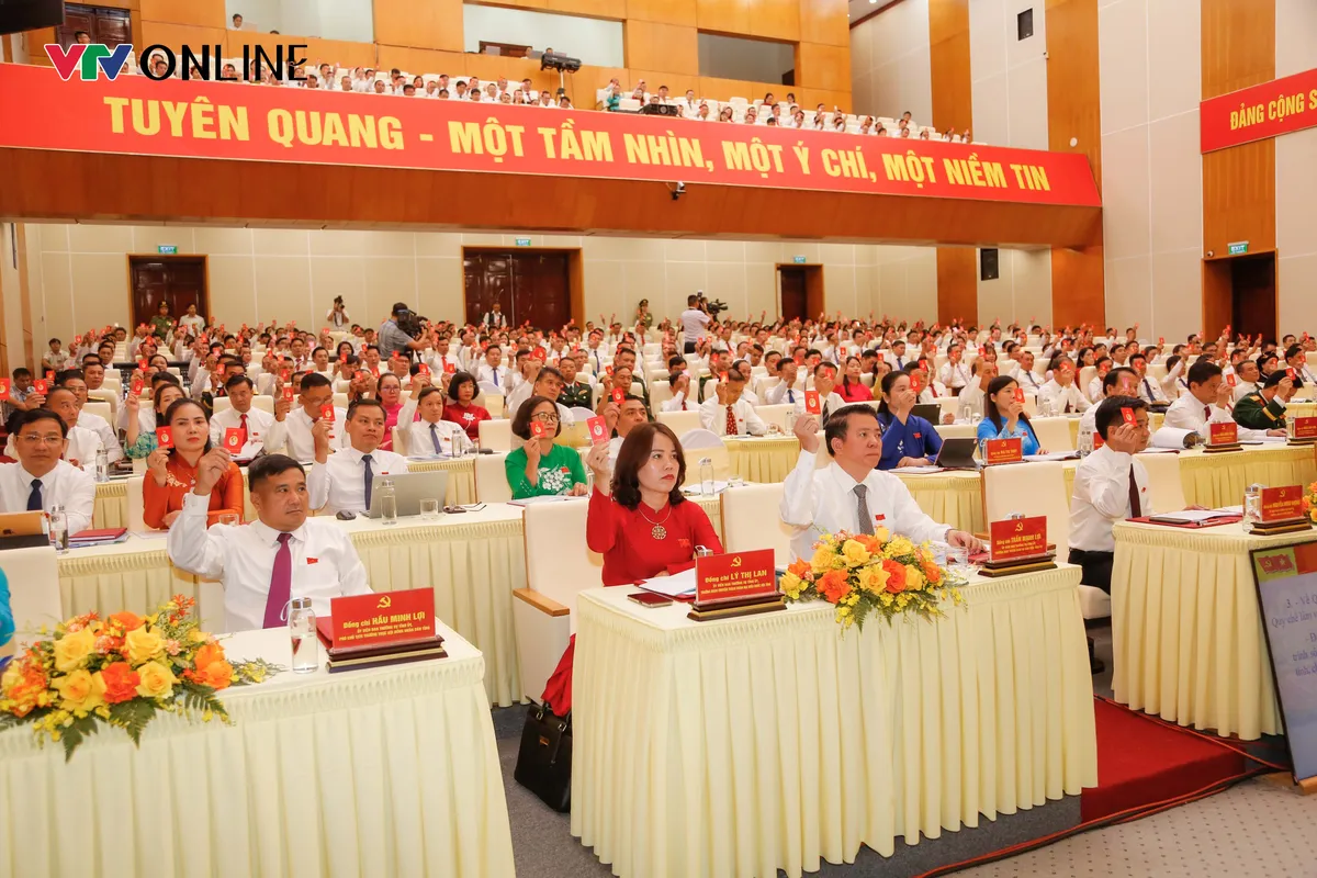 Đại hội Đảng bộ tỉnh Tuyên Quang lần thứ I: Thông qua danh sách Đoàn Chủ tịch- Ảnh 6. Đại hội Đảng bộ tỉnh Tuyên Quang lần thứ I: Thông qua danh sách Đoàn Chủ tịch- Ảnh 6.
