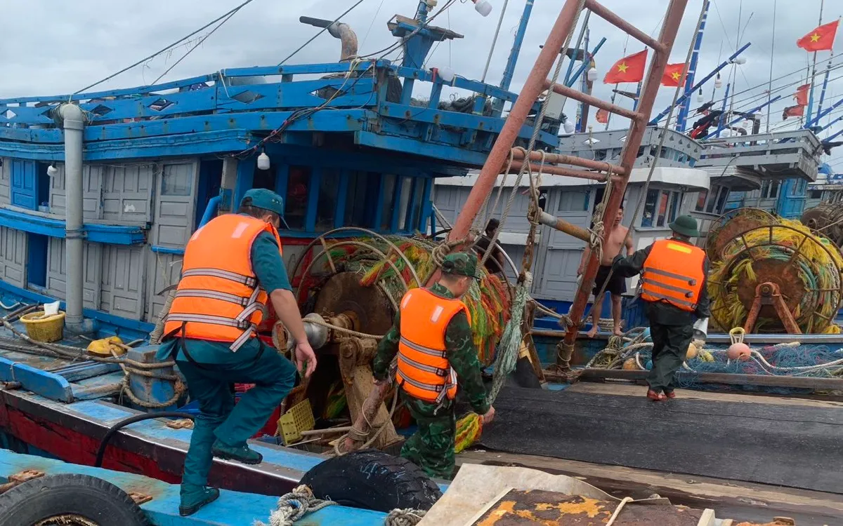 Bảo đảm an toàn đối với tàu thuyền hoạt động trên biển, ven biển. Bảo đảm an toàn đối với tàu thuyền hoạt động trên biển, ven biển.