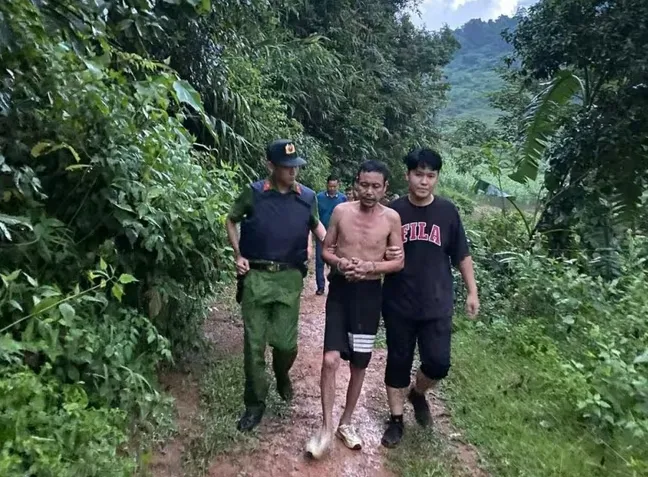 Bắt giữ kẻ say rượu bị ảo giác, siết cổ cụ bà dẫn đến tử vong- Ảnh 1. Bắt giữ kẻ say rượu bị ảo giác, siết cổ cụ bà dẫn đến tử vong- Ảnh 1.