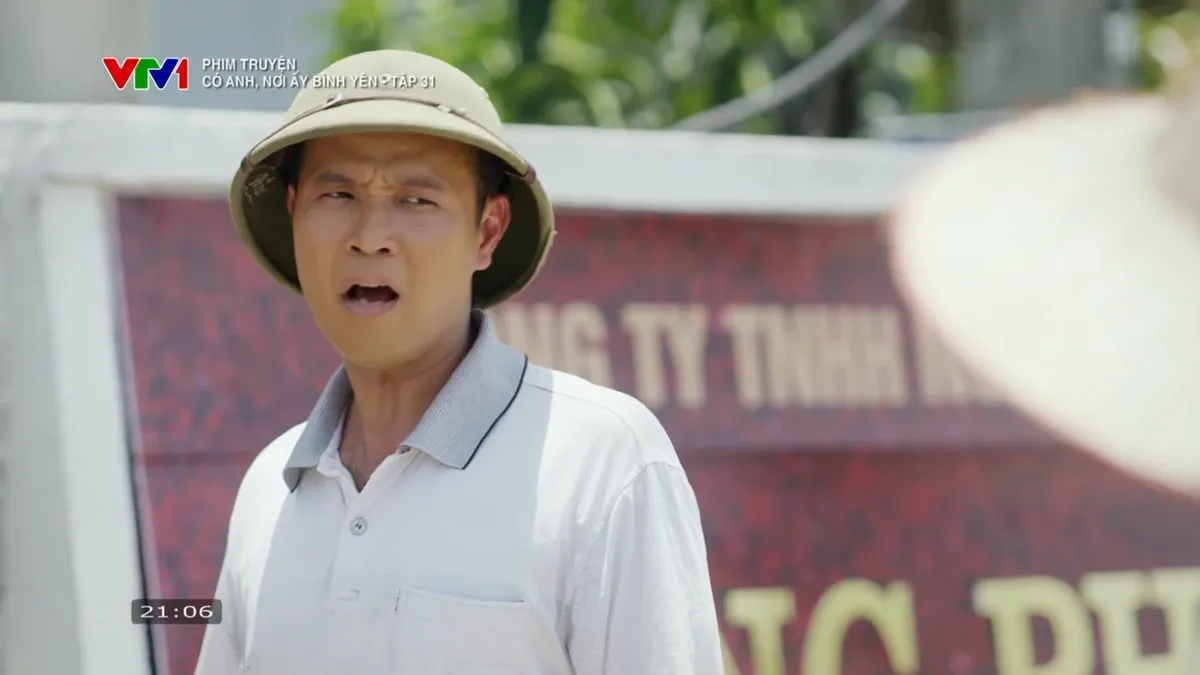 Có anh, nơi ấy bình yên - Tập 31: Trại lợn bị bắt quả tang tuồn lợn bệnh ra ngoài, Xuân như ngồi trên đống lửa - Ảnh 3.