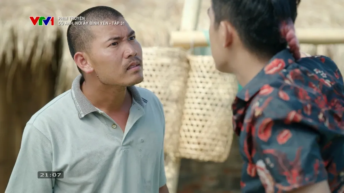 Có anh, nơi ấy bình yên - Tập 31: Trại lợn bị bắt quả tang tuồn lợn bệnh ra ngoài, Xuân như ngồi trên đống lửa - Ảnh 10.