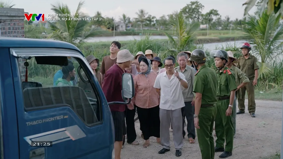Có anh, nơi ấy bình yên - Tập 31: Trại lợn bị bắt quả tang tuồn lợn bệnh ra ngoài, Xuân như ngồi trên đống lửa - Ảnh 7.