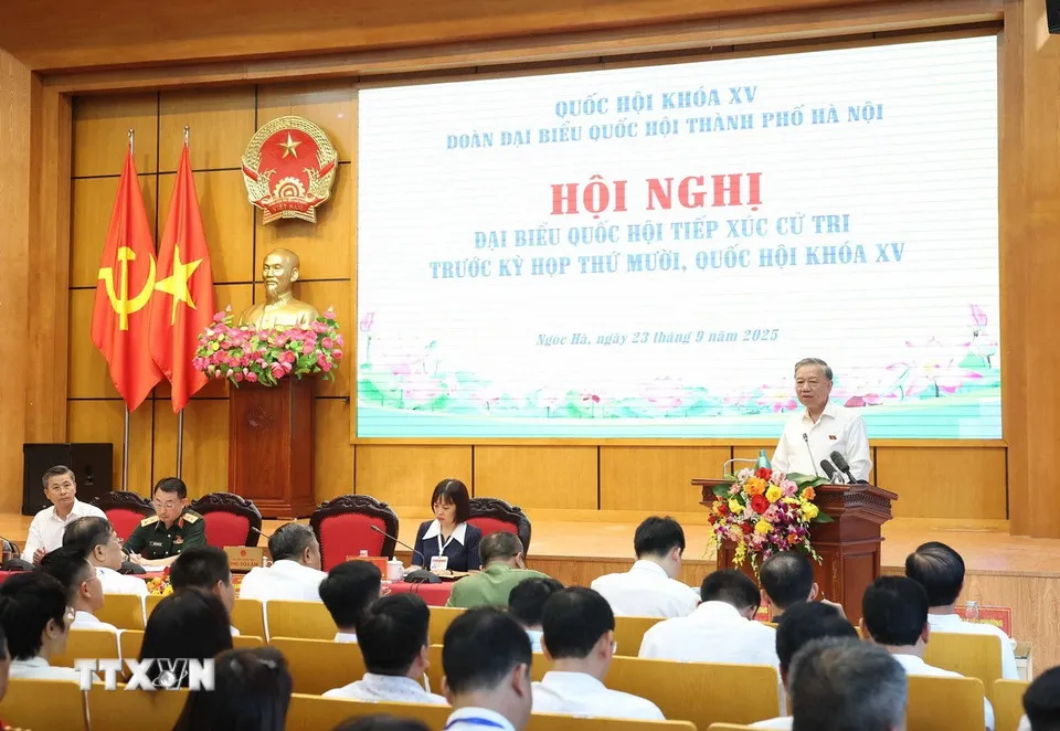 Tổng Bí thư Tô Lâm tiếp xúc cử tri Hà Nội trước Kỳ họp thứ 10, Quốc hội khóa XV- Ảnh 2. Tổng Bí thư Tô Lâm tiếp xúc cử tri Hà Nội trước Kỳ họp thứ 10, Quốc hội khóa XV- Ảnh 2.