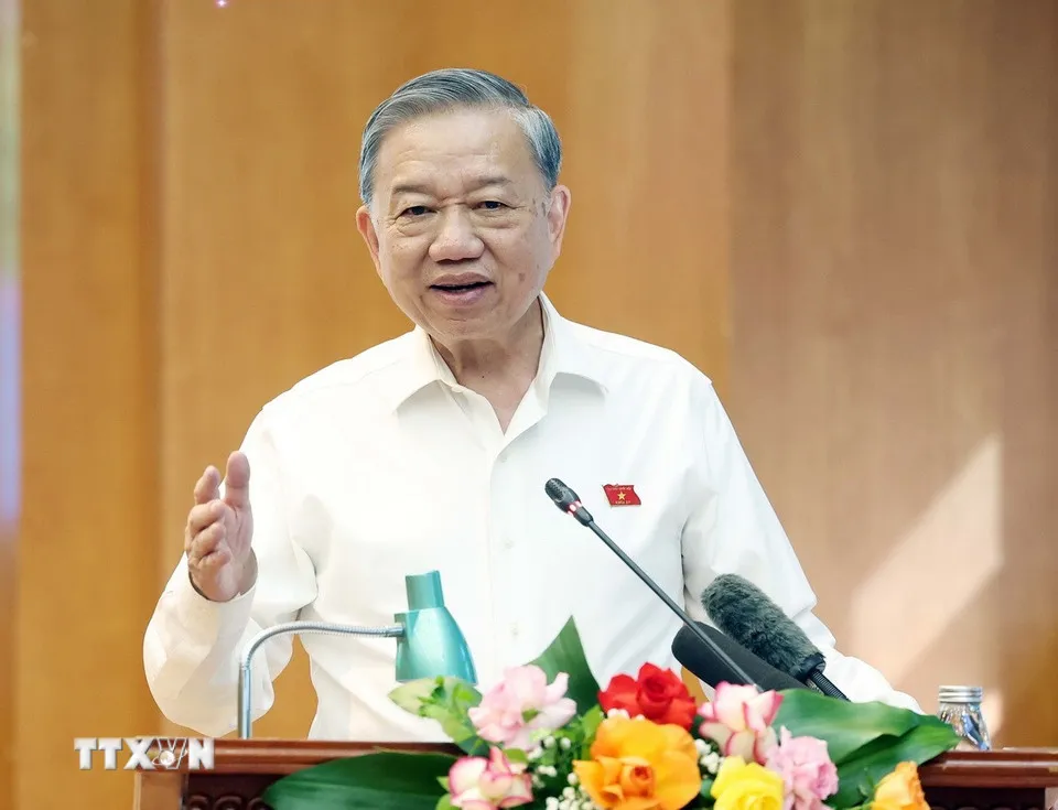 Tổng Bí thư Tô Lâm tiếp xúc cử tri Hà Nội trước Kỳ họp thứ 10, Quốc hội khóa XV- Ảnh 3. Tổng Bí thư Tô Lâm tiếp xúc cử tri Hà Nội trước Kỳ họp thứ 10, Quốc hội khóa XV- Ảnh 3.