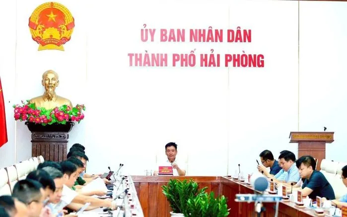 Quang cảnh cuộc họp khẩn triển khai các biện pháp ứng phó bão số 9