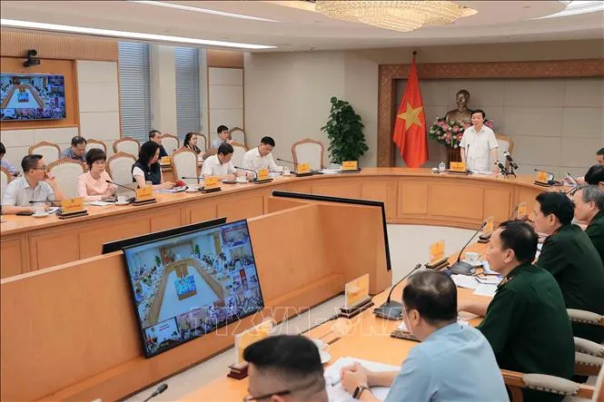 Phó Thủ tướng Trần Hồng Hà yêu cầu không được chủ quan với siêu bão Ragasa- Ảnh 1.