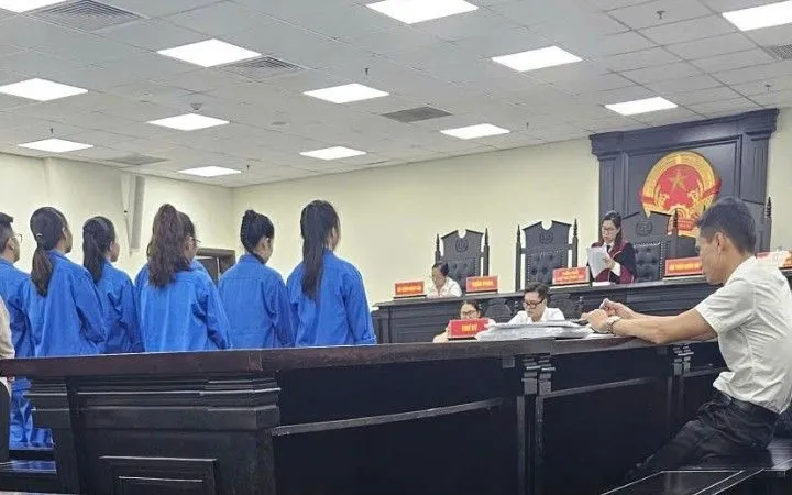 Hội đồng xét xử tuyên án (Nguồn: Nhân Dân) Hội đồng xét xử tuyên án (Nguồn: Nhân Dân)