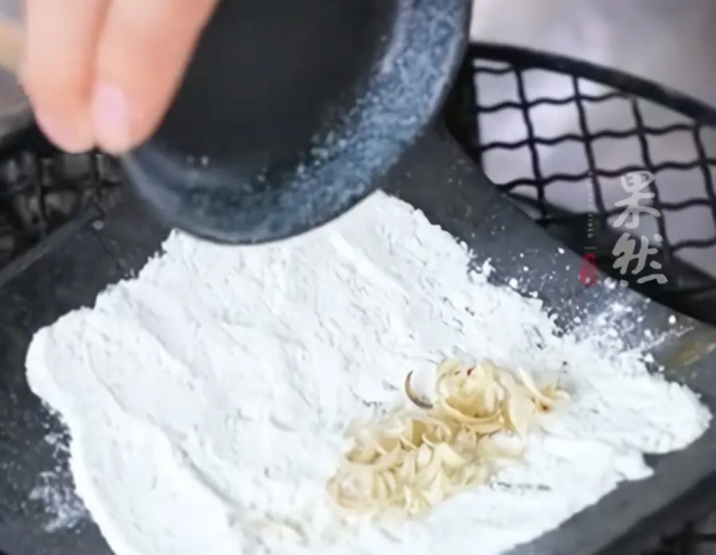 Human fingernails used in TCM to detox, heal wounds after sterilisation process in China - Ảnh 4.