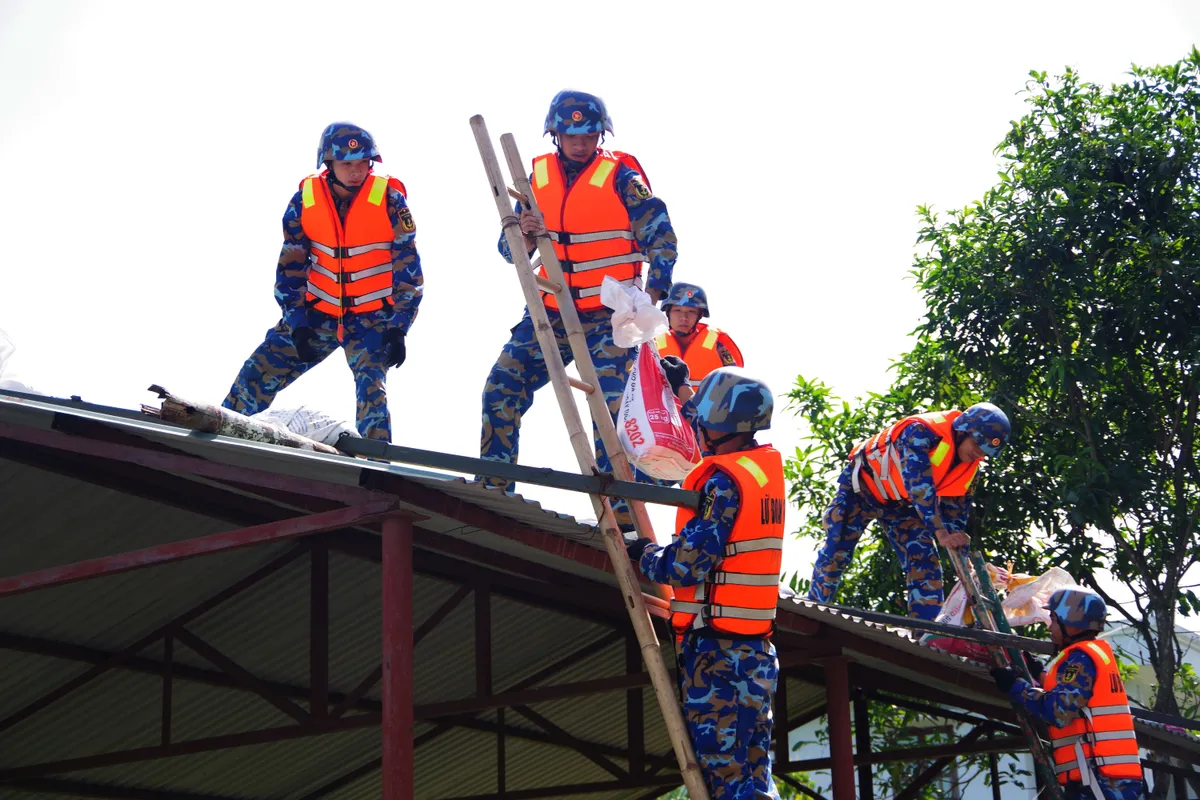 Vùng 1 Hải quân chủ động ứng phó bão Ragasa, đảm bảo an toàn cho người và tài sản - Ảnh 4.