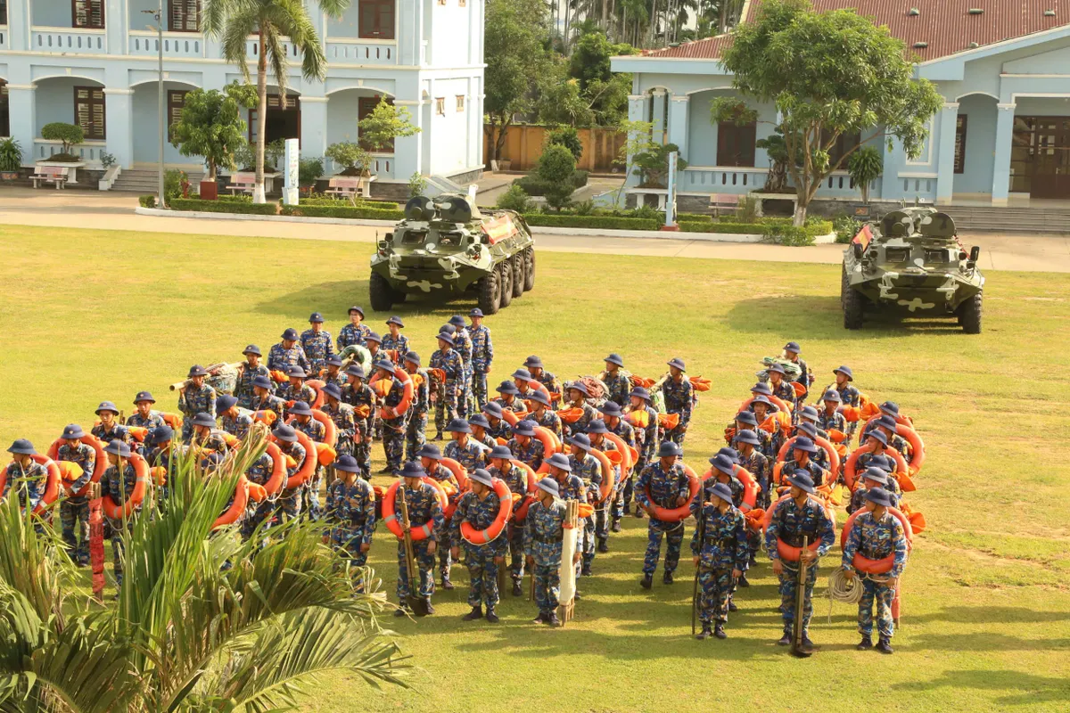 Vùng 1 Hải quân chủ động ứng phó bão Ragasa, đảm bảo an toàn cho người và tài sản - Ảnh 6.