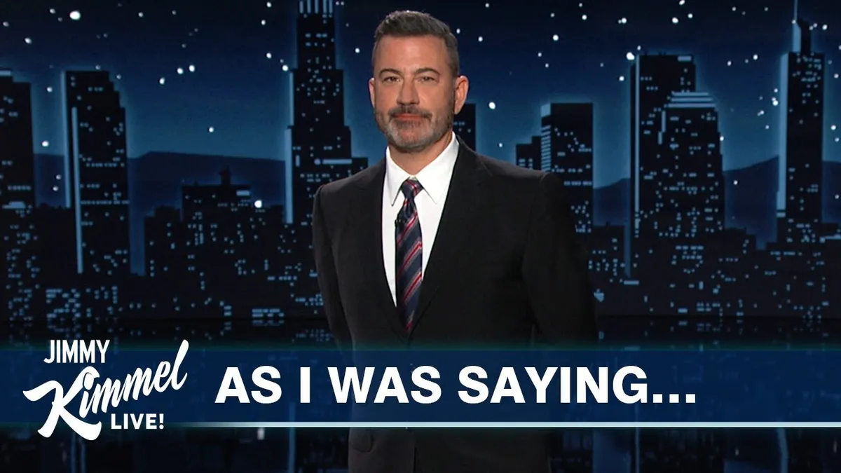 Jimmy Kimmel rơi nước mắt trong ngày trở lại sóng truyền hình - Ảnh 1.