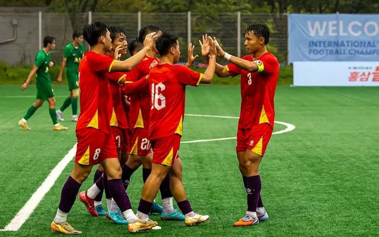 U18 Việt Nam tạo ra "cơn mưa bàn thắng" vào lưới đại diện Trung Quốc trong trận đấu cuối cùng, qua đó kết thúc giải đấu với vị trí thứ Ba tại bảng A và ra về sau vòng bảng. (Ảnh: VFF).