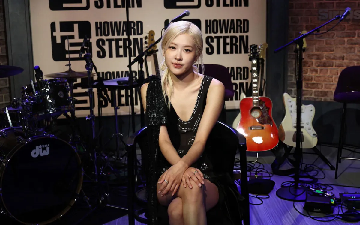 Rosé trên chương trình The Howard Stern Show. (Ảnh: Koreaboo) Rosé trên chương trình The Howard Stern Show. (Ảnh: Koreaboo)