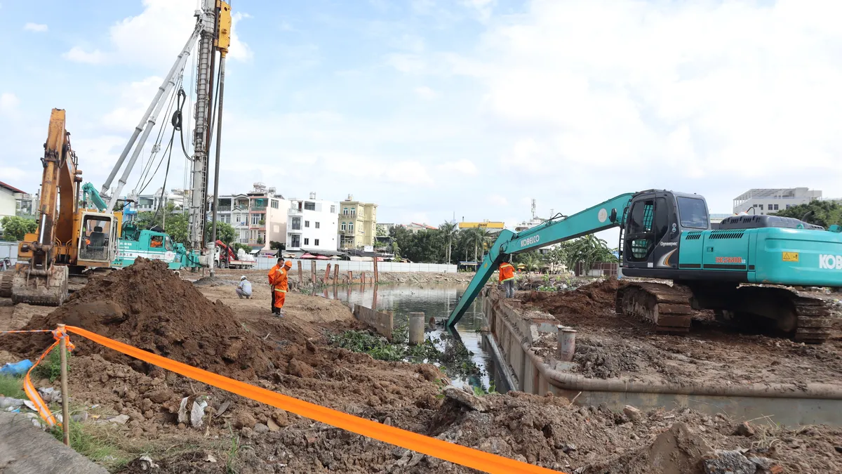 TP Hồ Chí Minh tập trung gỡ vướng mặt bằng dự án cải tạo rạch Xuyên Tâm - Ảnh 2.