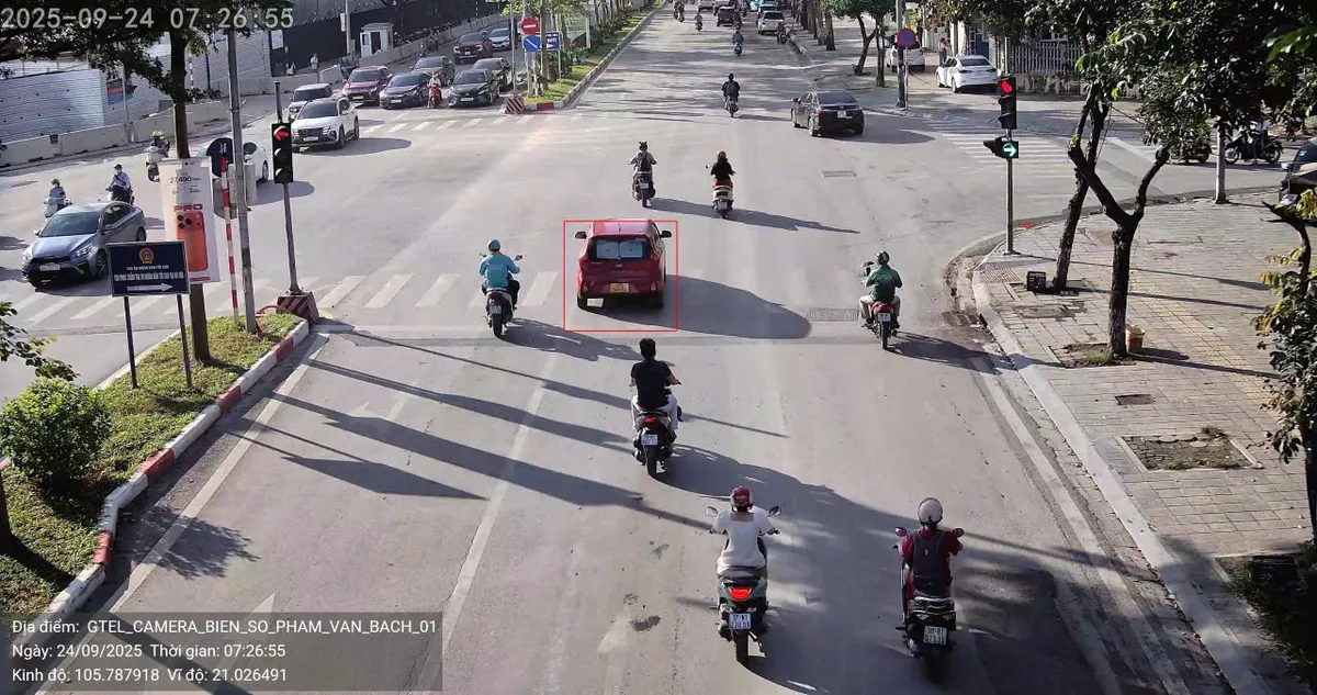 Camera AI tại Hà Nội phát hiện gần 2.000 người vi phạm trong 12 giờ - Ảnh 4.