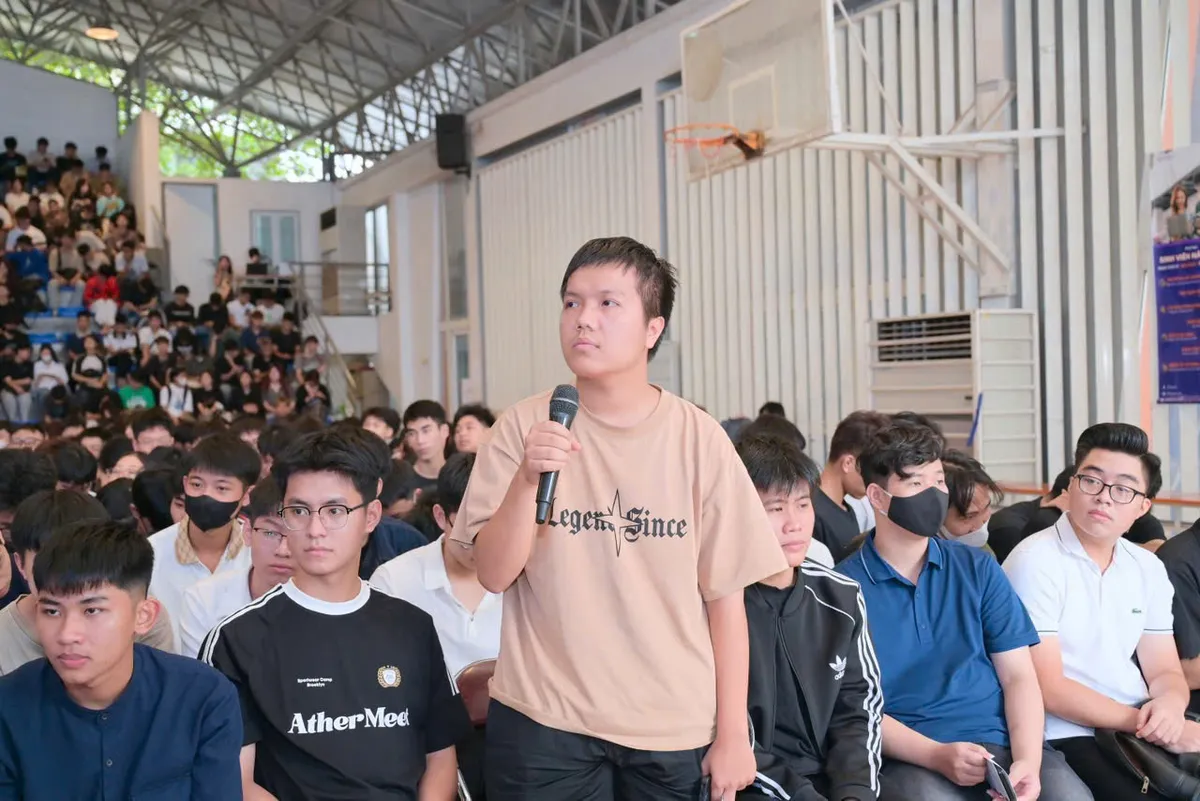 Hà Nội: Tuyên truyền pháp luật về TTATGT cho 3.200 sinh viên, giảng viên - Ảnh 3.