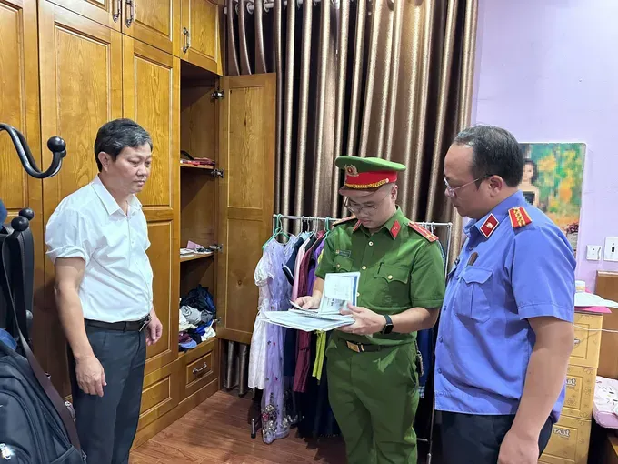 L&agrave;o Cai: Hai l&atilde;nh đạo c&ocirc;ng ty đường sắt bị khởi tố, bắt giam v&igrave; lạm dụng chức vụ - Ảnh 1.