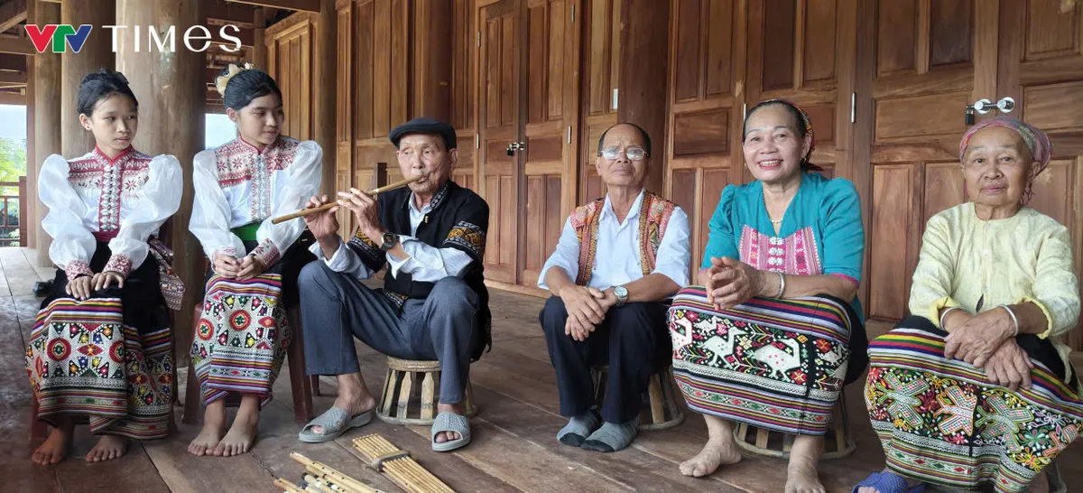 Cựu gi&aacute;o vi&ecirc;n v&ugrave;ng cao xứ Nghệ nặng l&ograve;ng giữ hồn văn h&oacute;a Th&aacute;i - Ảnh 3.