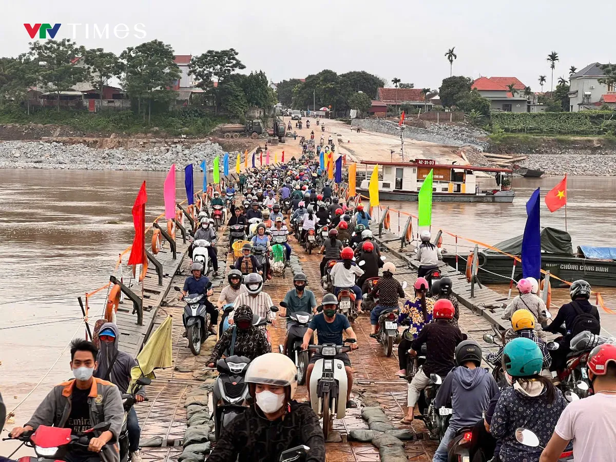 Cầu phao Phong Châu – hoàn thành sứ mệnh đưa hàng triệu lượt người dân bình an qua sông - Ảnh 2.