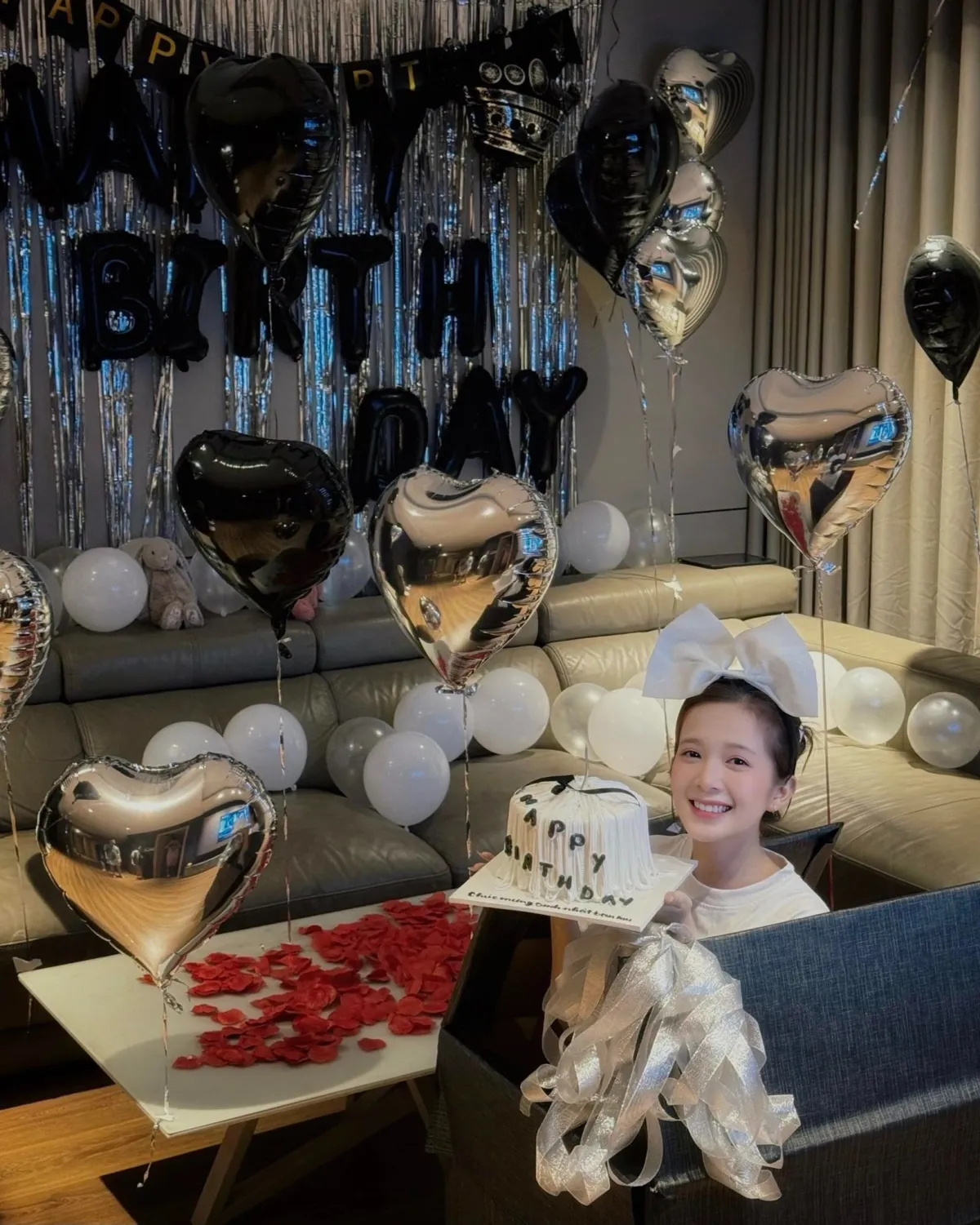 Nh&atilde; Phương mang bầu em b&eacute; thứ 3, Ngọc Huyền mừng sinh nhật &ocirc;ng x&atilde; Đ&igrave;nh T&uacute; - Ảnh 2.