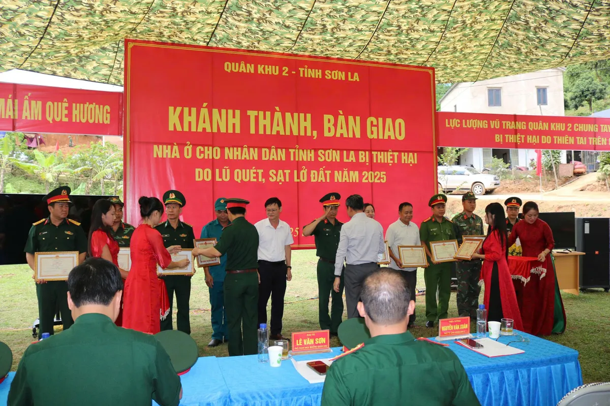 Sơn La khánh thành, bàn giao nhà ở cho nhân dân bị thiệt hại do mưa lũ  - Ảnh 6.
