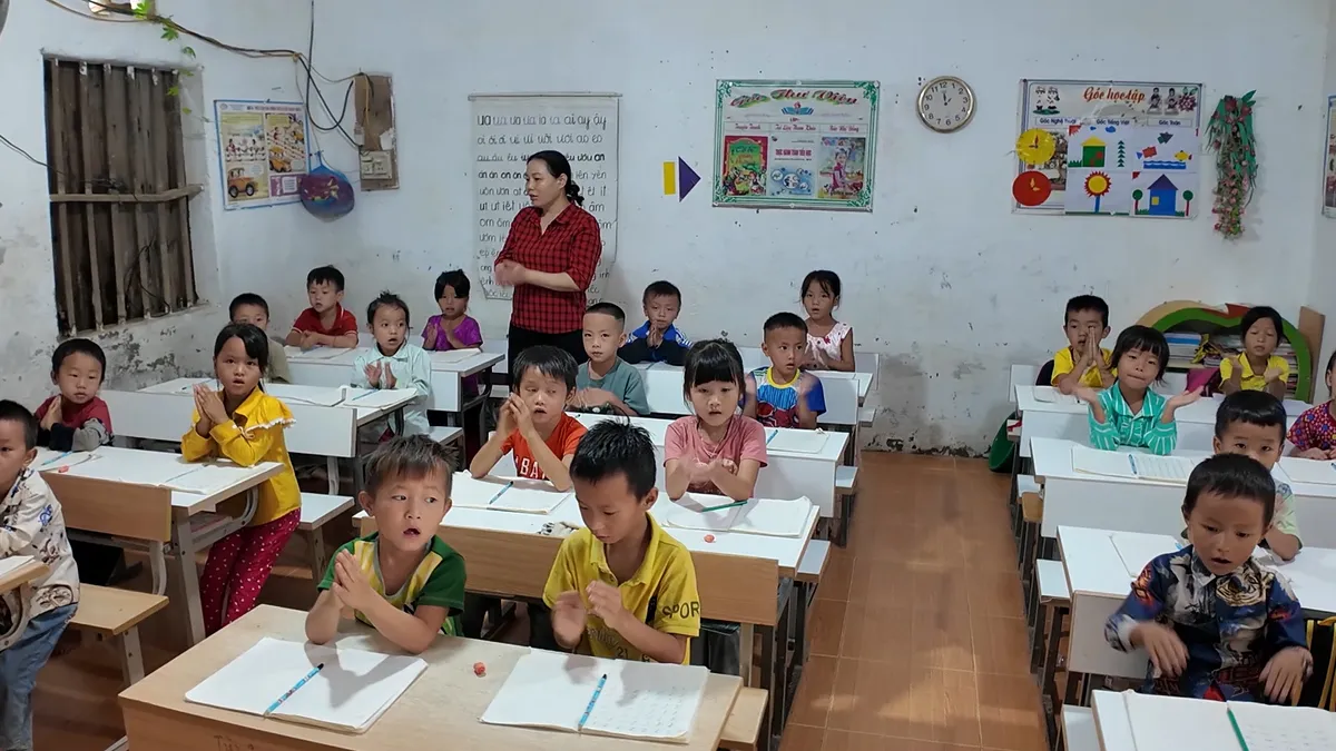 Điểm trường của những suất cơm chia đôi- Ảnh 6. Điểm trường của những suất cơm chia đôi- Ảnh 6.