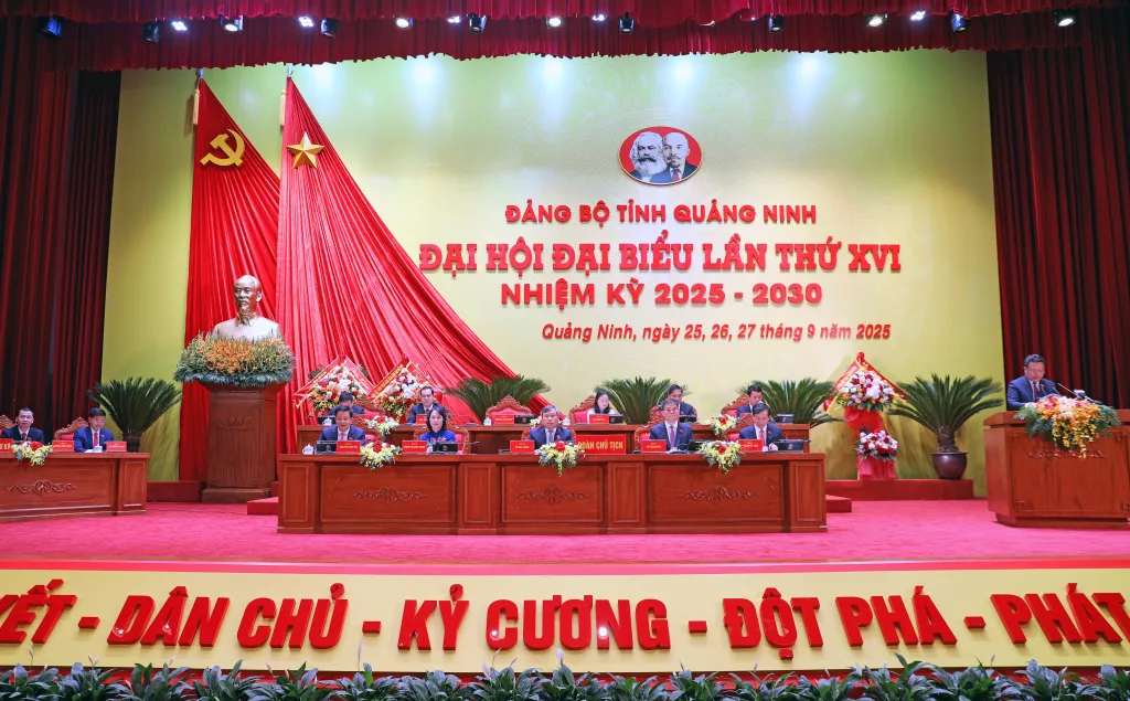 Khai mạc trọng thể Đại hội Đại biểu Đảng bộ tỉnh lần thứ XVI, nhiệm kỳ 2025 - 2030 - Ảnh 3.