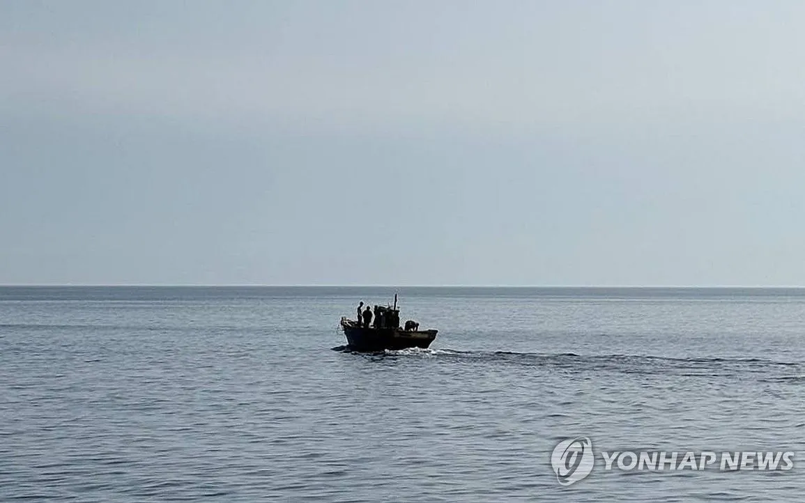 Một con tàu chở cư dân đang trên đường trở về Triều Tiên vào ngày 9/7/2025 (Ảnh: Yonhap) Một con tàu chở cư dân đang trên đường trở về Triều Tiên vào ngày 9/7/2025 (Ảnh: Yonhap)