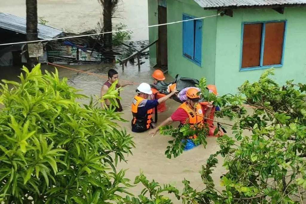Bão nhiệt đới Bualoi quét qua Philippines, ít nhất 10 người thiệt mạng - Ảnh 1.
