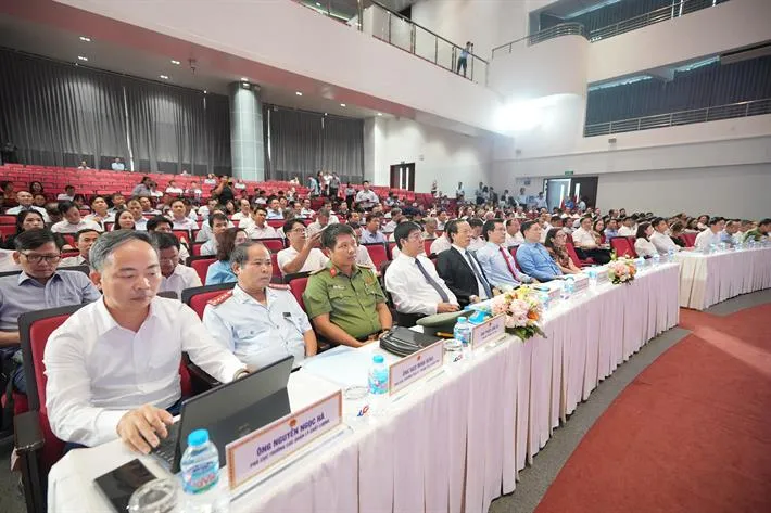 Thi tốt nghiệp THPT sớm để giảm áp lực, đỡ tốn kém- Ảnh 2. Thi tốt nghiệp THPT sớm để giảm áp lực, đỡ tốn kém- Ảnh 2.