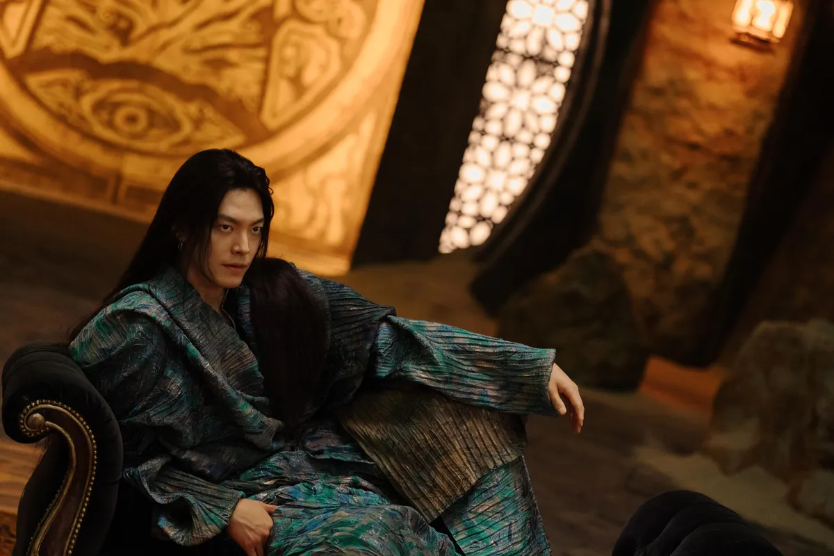 Biên kịch Kim Eun Sook dành lời khen đặc biệt cho Kim Woo Bin  - Ảnh 2.