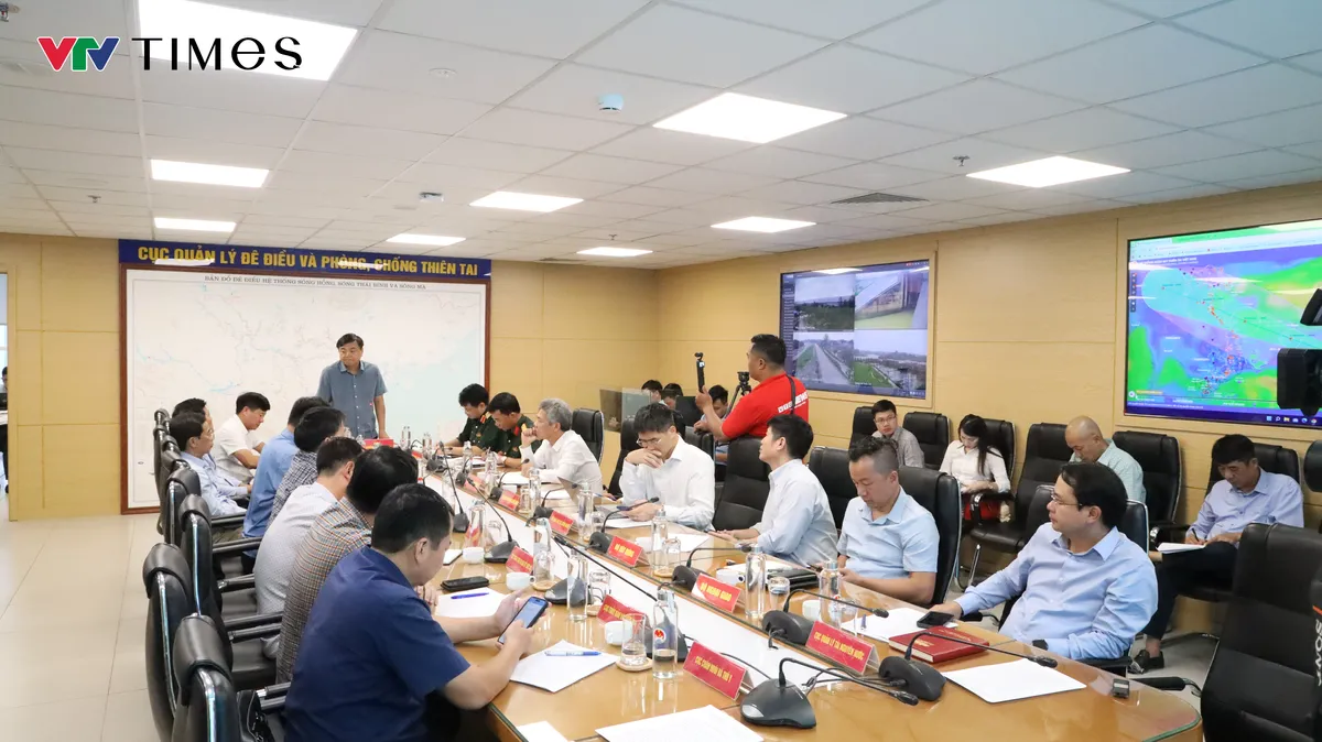 Bão số 10 (Bualoi) rất mạnh, khó lường, hướng về Bắc Trung Bộ- Ảnh 6. Bão số 10 (Bualoi) rất mạnh, khó lường, hướng về Bắc Trung Bộ- Ảnh 6.