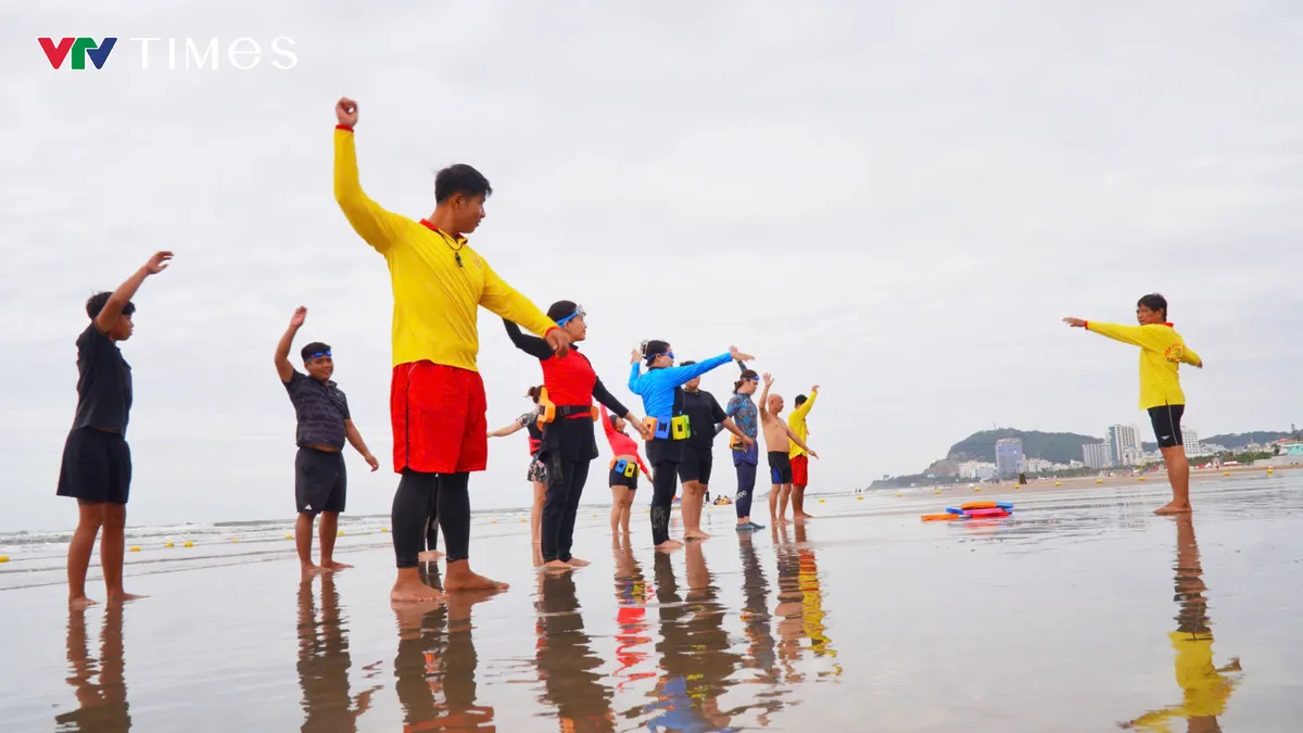 TP Hồ Chí Minh: Dạy bơi miễn phí cho người dân và du khách - Ảnh 1. TP Hồ Chí Minh: Dạy bơi miễn phí cho người dân và du khách - Ảnh 1.
